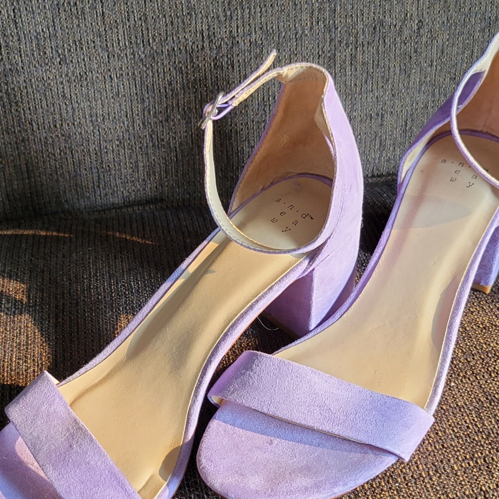 Sandals size 9 cute lilac color
